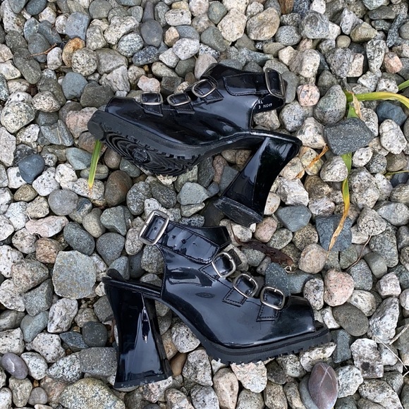 John Fluevog Electra patent leather high sandals - Picture 7 of 9